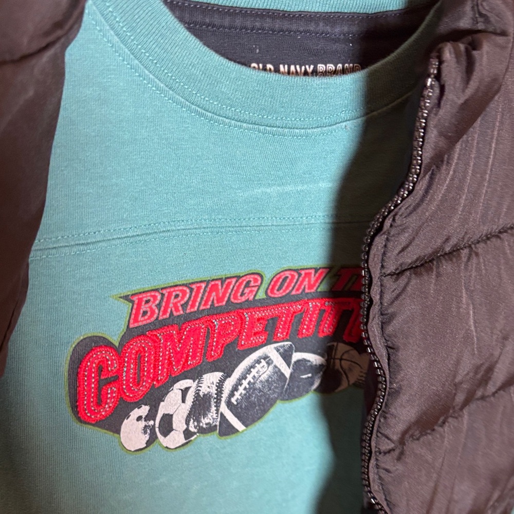 Old Navy Black Puffer Vest‎ AND Graphic Tee~Sz 5 - Picture 2 of 12